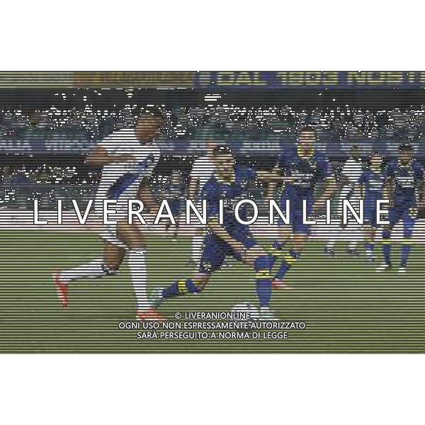 Denzel Dumfries of Inter FC play the ball during Hellas Verona FC vs Internazionale FC, 38° Serie A Tim 2023-24 game at Marcantonio Bentegodi Stadium in Verona (VR), Italy, on May 26, 2024. (Photo by Davide Casentini) / AGENZIA ALDO LIVERANI SAS