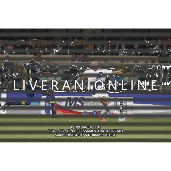 Marko Arnautovic of Inter FC dribling on Juan David Cabal Murillo of Hellas Verona FC during Hellas Verona FC vs Internazionale FC, 38° Serie A Tim 2023-24 game at Marcantonio Bentegodi Stadium in Verona (VR), Italy, on May 26, 2024. (Photo by Davide Casentini) / AGENZIA ALDO LIVERANI SAS