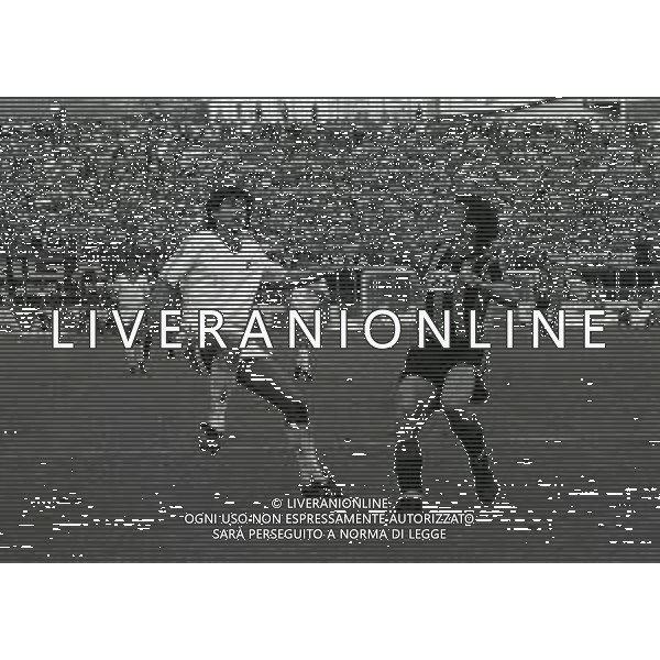 NEG-26-09-1982 BERGAMO CAMPIONATODI CALCIO SERIE B ATALANTA-BARI 1-0 NELLA FOTO NICOLA CARICOLA E GIUSEPPE SAVOLDI AG ALDO LIVERANI SAS