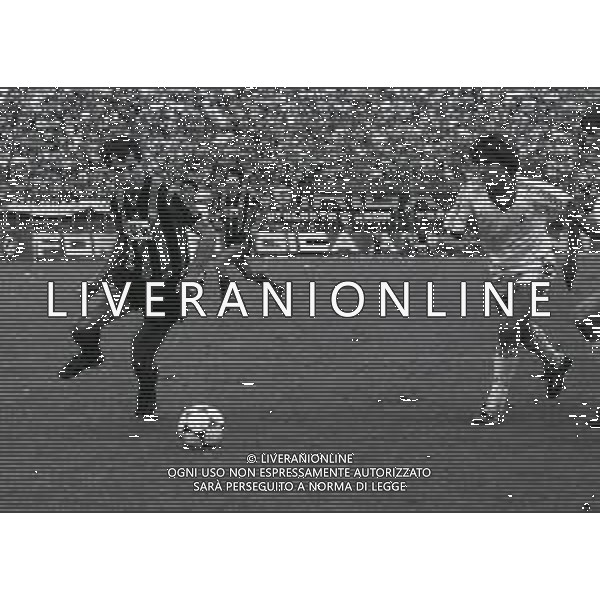 NEG-26-09-1982 BERGAMO CAMPIONATODI CALCIO SERIE B ATALANTA-BARI 1-0 NELLA FOTO BORTOO MUTTI E MICHELE ARMENISE AG ALDO LIVERANI SAS