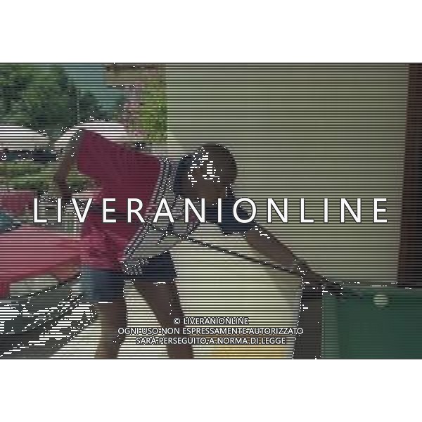 NEG -1998 MEZZANO DI PRIMIERO RITIRO ESTIVO PRE CAMPIONATO BARI CALCIO NELLA FOTO PHIL MASINGA GIIOCA A BILIARDO AG ALDO LIVERANI SAS