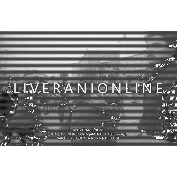 NEG-1985 LIVORNO L\'ARRIVO DEL CONTINGENTE ITALIANO DAL LIBANO ALLA PRESENZA DEL PRESIDENTE DELLA REPUBBLICA ITALIANA SANDRO PERTINI AG ALDO LIVERANI SAS