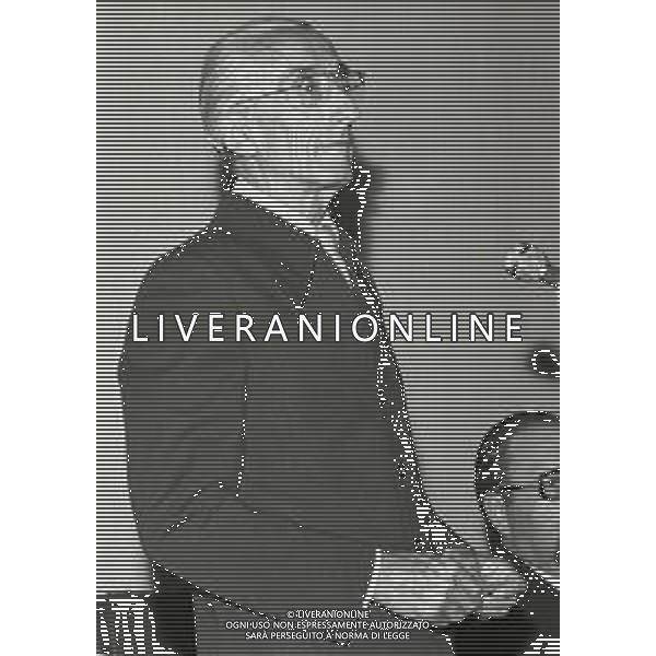 NEG-RETROSPETTIVAJACQUES YVES COUSTEAU EPLORATORE- NAVIGATORE-MILITARE OCEANOGRAFO E REGISTA NELLA FOTO JACQUES YVES COUSTEAU A MILANO NELL\'ANNO 1975 AG ALDO LIVERANI SAS