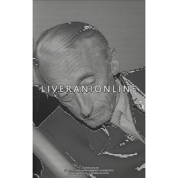 NEG-RETROSPETTIVAJACQUES YVES COUSTEAU EPLORATORE- NAVIGATORE-MILITARE OCEANOGRAFO E REGISTA NELLA FOTO JACQUES YVES COUSTEAU A MILANO NELL\'ANNO 1975 AG ALDO LIVERANI SAS