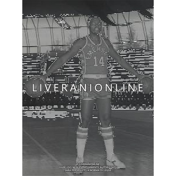 NEG-RETROSPETTIVA TIM BASSETT BASKET NELLA FOTO TIM BASSETT CON LA MAGLIA DI VARESE ANNI 1980-1982 AG ALDO LIVERANI SAS
