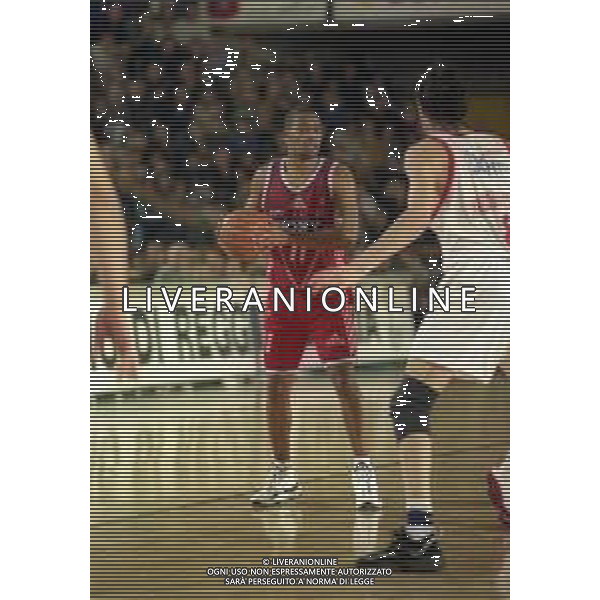 NEG-03-01-1999 REGGIO EMILIA CAMPIONATO DI BASKET SERIE A 1 ZUCCHETTI SOFTWARE REGGIO EMILIA-SONY MILANO NELLA FOTO MELVIN BOOKER AG ALDO LIVERANI SAS
