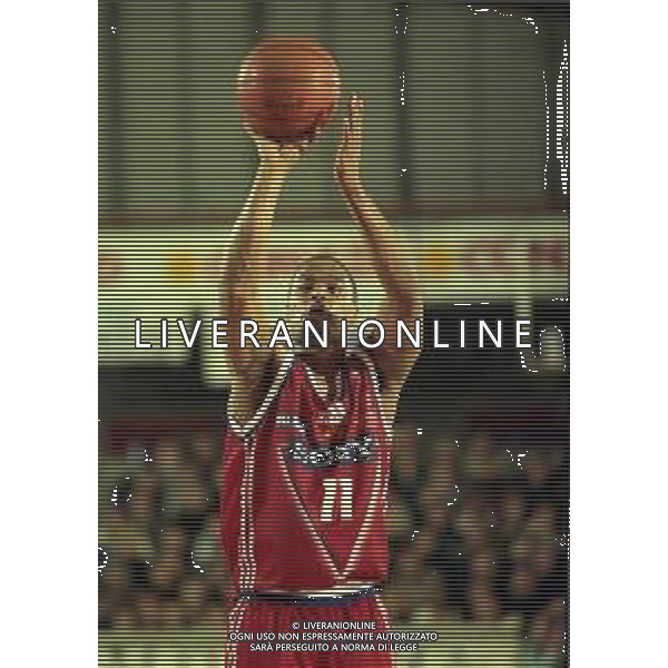 NEG-03-01-1999 REGGIO EMILIA CAMPIONATO DI BASKET SERIE A 1 ZUCCHETTI SOFTWARE REGGIO EMILIA-SONY MILANO NELLA FOTO MELVIN BOOKER AG ALDO LIVERANI SAS