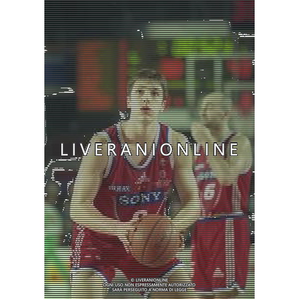 NEG-03-01-1999 REGGIO EMILIA CAMPIONATO DI BASKET SERIE A 1 ZUCCHETTI SOFTWARE REGGIO EMILIA-SONY MILANO NELLA FOTO DENNIS WUCHERER AG ALDO LIVERANI SAS 
