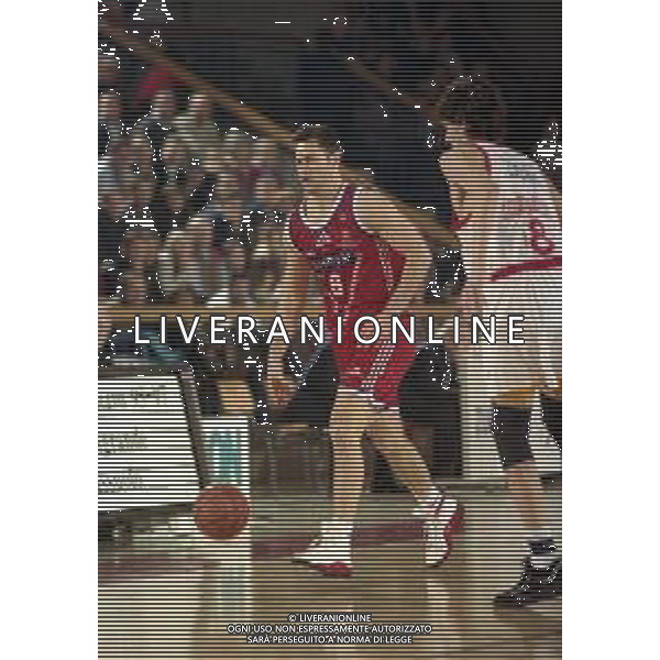 NEG-03-01-1999 REGGIO EMILIA CAMPIONATO DI BASKET SERIE A 1 ZUCCHETTI SOFTWARE REGGIO EMILIA-SONY MILANO NELLA FOTO DENNIS WUCHERER AG ALDO LIVERANI SAS 