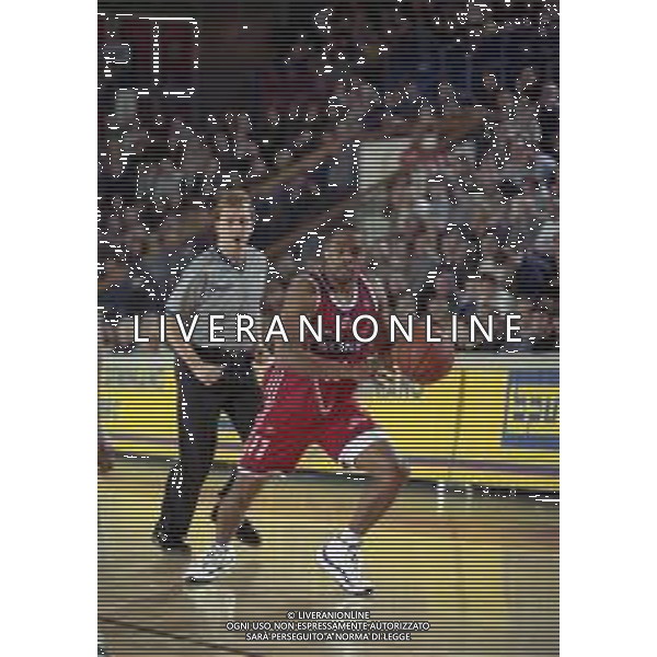 NEG-03-01-1999 REGGIO EMILIA CAMPIONATO DI BASKET SERIE A 1 ZUCCHETTI SOFTWARE REGGIO EMILIA-SONY MILANO NELLA FOTO MELVIN BOOKER AG ALDO LIVERANI SAS
