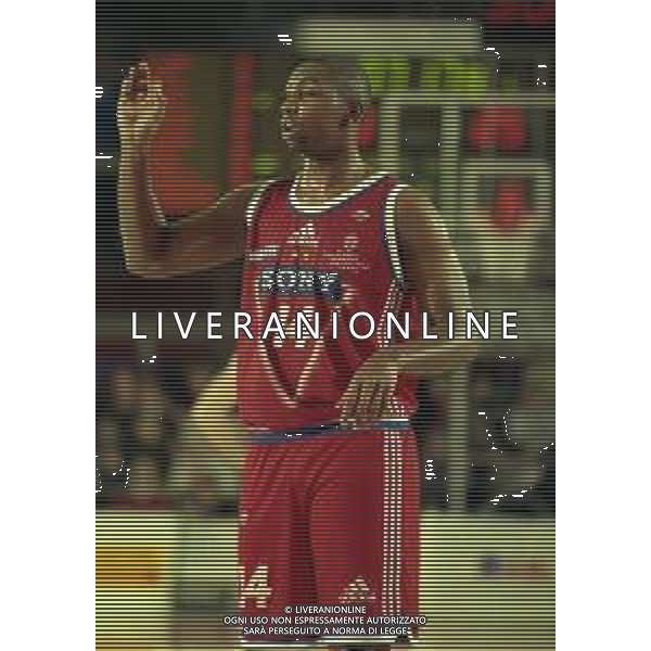 NEG-03-01-1999 REGGIO EMILIA CAMPIONATO DI BASKET SERIE A 1 ZUCCHETTI SOFTWARE REGGIO EMILIA-SONY MILANO NELLA FOTO DEMARCO JOHNSON AG ALDO LIVERANI SAS
