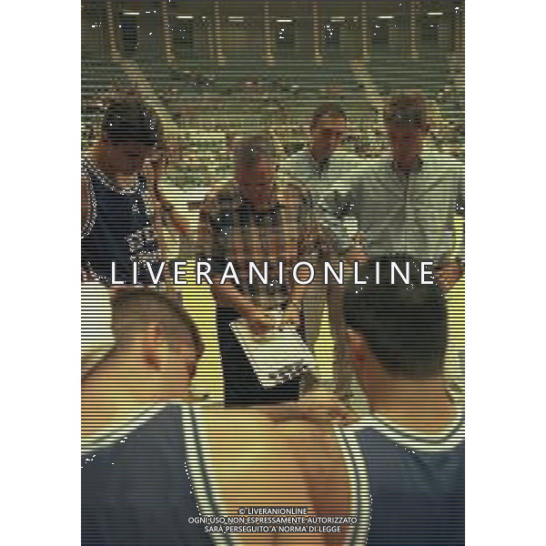 NEG-1999 EFES PILSEN ISTANBUL BASKET NELLA FOTO AYDIN ORS ALLENATORE EFES PILSEN AG ALDO LIVERANI SAS