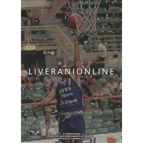 NEG-1999 EFES PILSEN ISTANBUL BASKET NELLA FOTO SANCAR BORA AG ALDO LIVERANI SAS