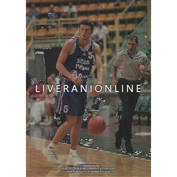 NEG-1999 EFES PILSEN ISTANBUL BASKET NELLA FOTO TURKOGLU HIDAYET AG ALDO LIVERANI SAS