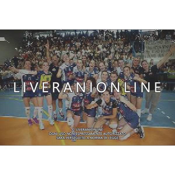 IMOLA 01 06 2024 CLAI IMOLA PALLAVOLO-VILLA CORTESE FINALE PLAY OFF B1 3-0 PROMOZIONE IN A2 NELLA FOTO FOTO DI GRUPPO DOPO LA PARTITA FOTO GIANNI SANNA-AG ALDO LIVERANI SAS