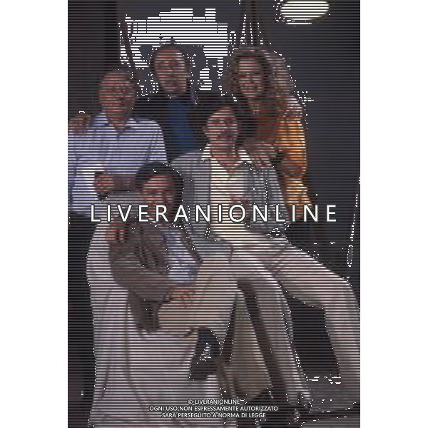 DIAP-RETROSPETTIVA VALERIA MORICONI PSEUDONIMO DI VALERIA ABBRUZZETTI ATTRICE NELLA FOTO VALERIA MORICONI CON R. VEZZOSI-E. MUZZI- M. FRANCOVICH E REMO GIRONE NELL\'ANNO 1988 NELLA COMMEDIA TEATRALE “FUORI SCENA“ AG ALDO LIVERANI SAS