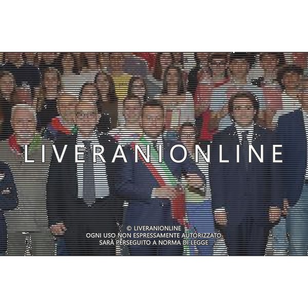 IMOLA 02 06 2024 2 GIUGNO FESTA DELLA REPUBBLICA NELLA FOTO SENATORE DANIELE MANCA SINDACO MARCO PANIERI VICE SINDACO FABRIZIO CASTELLARI NICHOLAS VACCHI FRATELLI D\'ITALIA E STUDENTI CON LA COSTITUZIONE ITALIANA REGALATA DAL SINDACO MARCO PANIERI ©SANNA / AGENZIA ALDO LIVERANI SAS