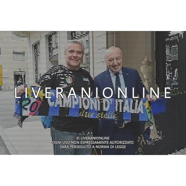 TVRG CdA Inter nella foto Giuseppe Marotta presidente Inter con un tifoso Milano 04-06-2024 Assemblea dei soci dell\'Inter per l\'elezione del nuovo presidente foto Roberto Garavaglia/Agenzia Aldo Liverani sas