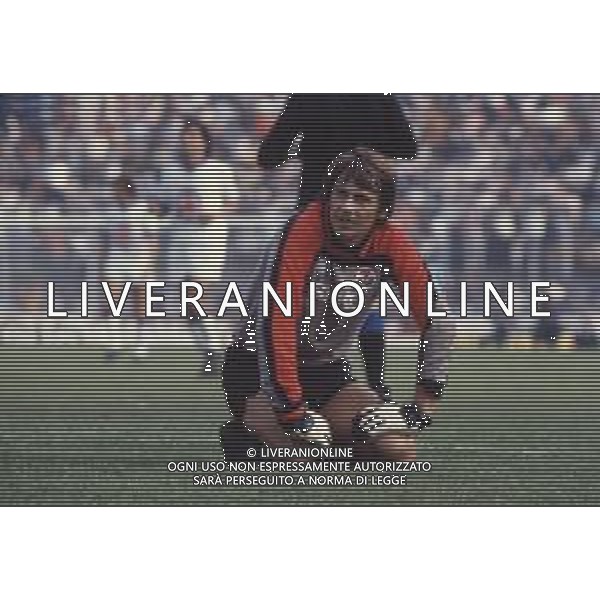 DIAP-RETROSPETTIVA SILVANO MARTINA CALCIATORE NELLA FOTO SILVANO MARTINA CON LA MAGLIA DEL GENOA CALCIO NELL\'ANNO 1982 AG ALDO LIVERANI SAS