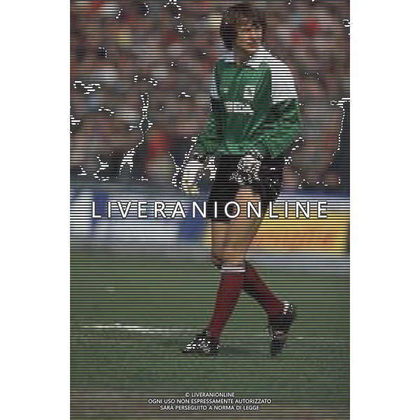 DIAP-RETROSPETTIVA SILVANO MARTINA CALCIATORE NELLA FOTO SILVANO MARTINA CON LA MAGLIA DEL TORINO CALCIO NELL\'ANNO 1984 AG ALDO LIVERANI SAS 