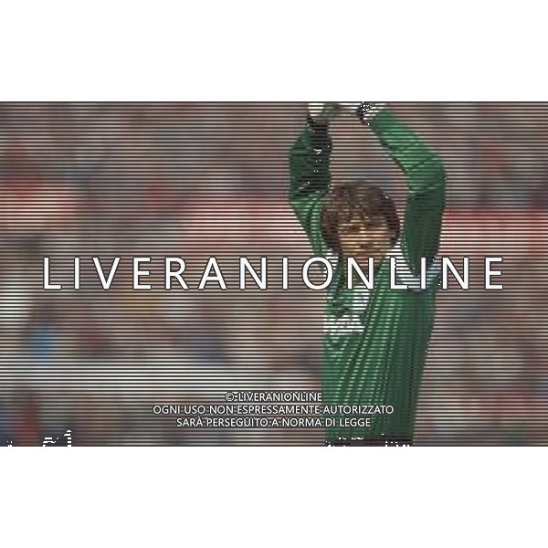 DIAP-RETROSPETTIVA SILVANO MARTINA CALCIATORE NELLA FOTO SILVANO MARTINA CON LA MAGLIA DEL TORINO CALCIO NELL\'ANNO 1984 AG ALDO LIVERANI SAS 