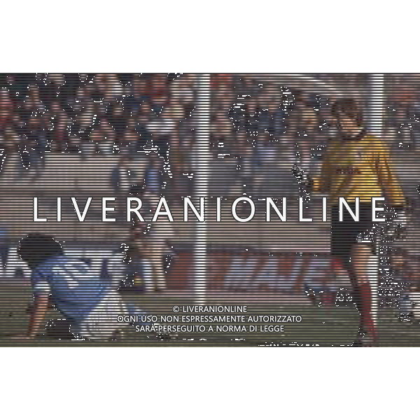 DIAP-RETROSPETTIVA SILVANO MARTINA CALCIATORE NELLA FOTO SILVANO MARTINA CON LA MAGLIA DEL TORINO CALCIO NELL\'ANNO 1984 AG ALDO LIVERANI SAS 