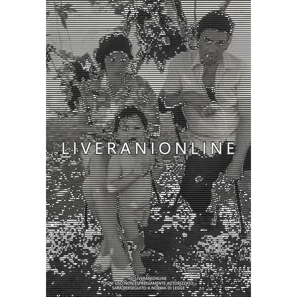 NEG-RETROSPETTIVA FAMIGLIA RAMPI VERMICINO NELLA FOTO IL PAPA\' FERDINANDO LA MAMMA FRANCA BIZZARRI E IL FRATELLINO RICCARDO DOPO L\'INCIDENTE AVVENUTO A GIUGNO CON LA PERDITA DEL FIGLIO ALFREDINO CADUTO IN UN POZZO ARTESIANO ANNO 1981 FOTO ENRICO LIVERANI-AG ALDO LIVERANI SAS