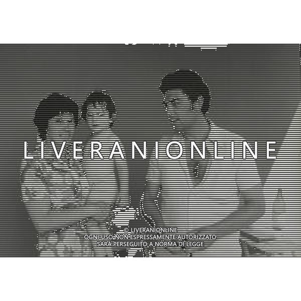 NEG-RETROSPETTIVA FAMIGLIA RAMPI VERMICINO NELLA FOTO IL PAPA\' FERDINANDO LA MAMMA FRANCA BIZZARRI E IL FRATELLINO RICCARDO DOPO L\'INCIDENTE AVVENUTO A GIUGNO CON LA PERDITA DEL FIGLIO ALFREDINO CADUTO IN UN POZZO ARTESIANO ANNO 1981 FOTO ENRICO LIVERANI-AG ALDO LIVERANI SAS