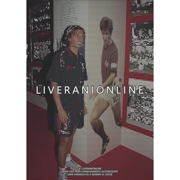 NEG-26-07-1999 MILANO PALAZZO DELLA PERMANENTE MOSTRA SUI 100 ANNI AC MILAN CALCIO NELLA FOTO PAOLO MALDINI AG ALDO LIVERANI SAS