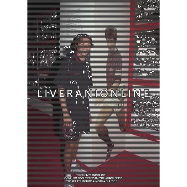 NEG-26-07-1999 MILANO PALAZZO DELLA PERMANENTE MOSTRA SUI 100 ANNI AC MILAN CALCIO NELLA FOTO PAOLO MALDINI AG ALDO LIVERANI SAS