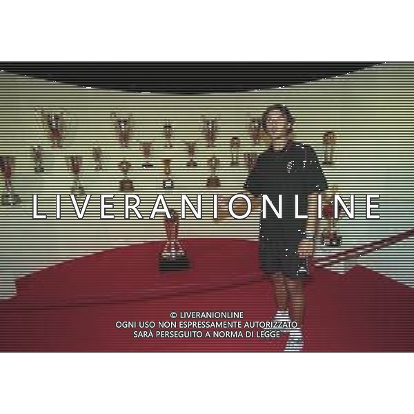 NEG-26-07-1999 MILANO PALAZZO DELLA PERMANENTE MOSTRA SUI 100 ANNI AC MILAN CALCIO NELLA FOTO PAOLO MALDINI AG ALDO LIVERANI SAS