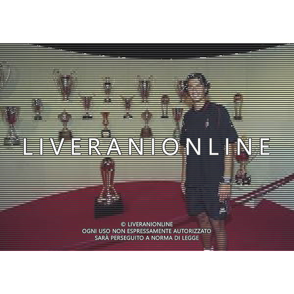 NEG-26-07-1999 MILANO PALAZZO DELLA PERMANENTE MOSTRA SUI 100 ANNI AC MILAN CALCIO NELLA FOTO PAOLO MALDINI AG ALDO LIVERANI SAS