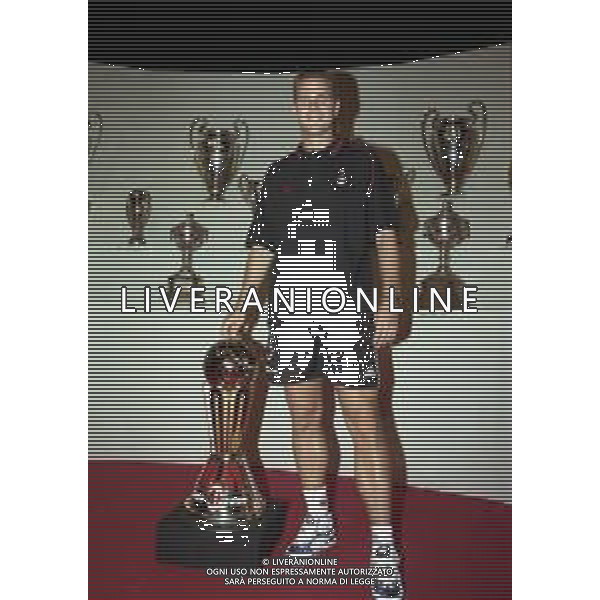 NEG-26-07-1999 MILANO PALAZZO DELLA PERMANENTE MOSTRA SUI 100 ANNI AC MILAN CALCIO NELLA FOTO OLIVER BIERHOFF AG ALDO LIVERANI SAS