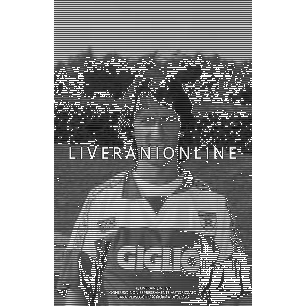 Neg- RETROSPETTIVA FERNANDO DE NAPOLI CALCIATORE NELLA FOTO FERNANDO DE NAPOLI CON LA MAGLIA DELLA REGGIANA CALCIO NELL\'ANNO 1995 AG ALDO LIVERANI SAS