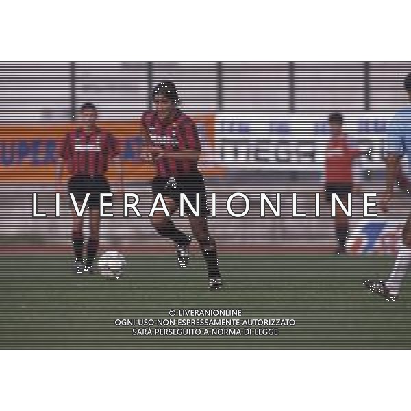 RETROSPETTIVA FERNANDO DE NAPOLI NELLA FOTO FERNANDO DE NAPOLI CON LA MAGLIA DEL MILAN AG ALDO LIVERANI SAS