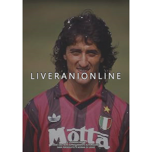 RETROSPETTIVA FERNANDO DE NAPOLI NELLA FOTO FERNANDO DE NAPOLI CON LA MAGLIA DEL MILAN AG ALDO LIVERANI SAS