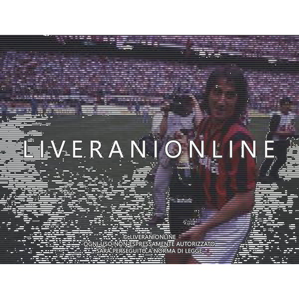 RETROSPETTIVA FERNANDO DE NAPOLI NELLA FOTO FERNANDO DE NAPOLI CON LA MAGLIA DEL MILAN AG ALDO LIVERANI SAS