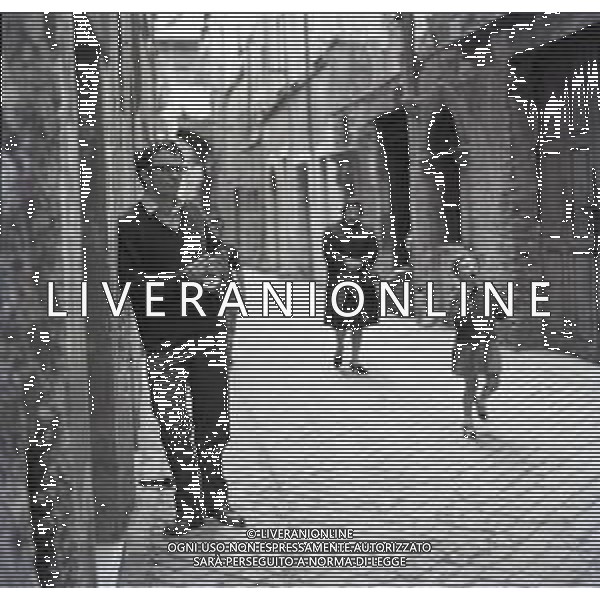 NEG- RETROSPETTIVA LOU CASTEL ATTORE  NELLA FOTO LOU CASTEL PSEUDONIMO DI ULV QUARZELL A ROMA NELL\'ANNO 1967  AG ALDO LIVERANI SAS