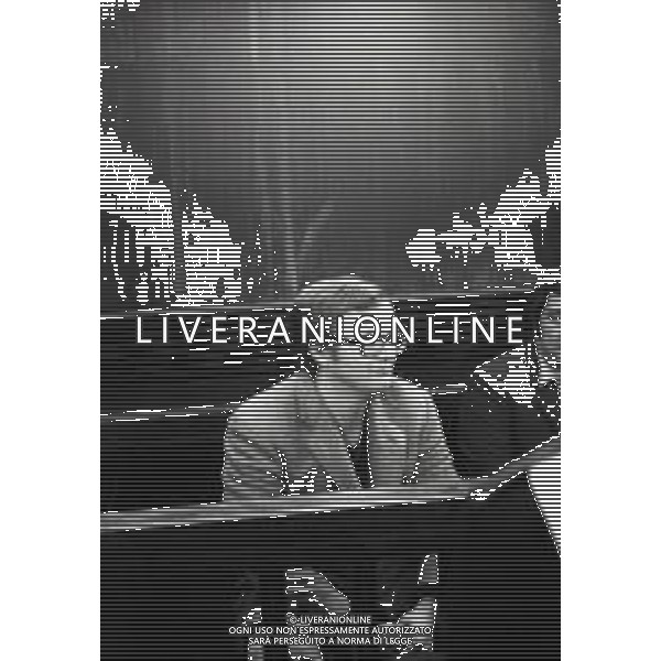 NEG- RETROSPETTIVA LOU CASTEL ATTORE NELLA FOTO LOU CASTEL PSEUDONIMO DI ULV QUARZELL A MILANO NELL\'ANNO 1974 IN TRIBUNALE AG ALDO LIVERANI SAS 