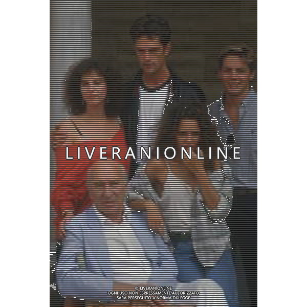 DIAP-RETROSPETTIVA GIULIANO MONTALDO REGISTA NELLA FOTO GIULIANO MONTALDO CON VALERIA GOLINO-STEFANIA SANDRELLI-RUPERT EVERETT- NICOLA FARRON CAST DEL FILM“GLI OCCHIALI D\'ORO“ ANNO 1987 A VENEZIA FOTO DAVIDE MANDRINI-AG ALDO LIVERANI SAS