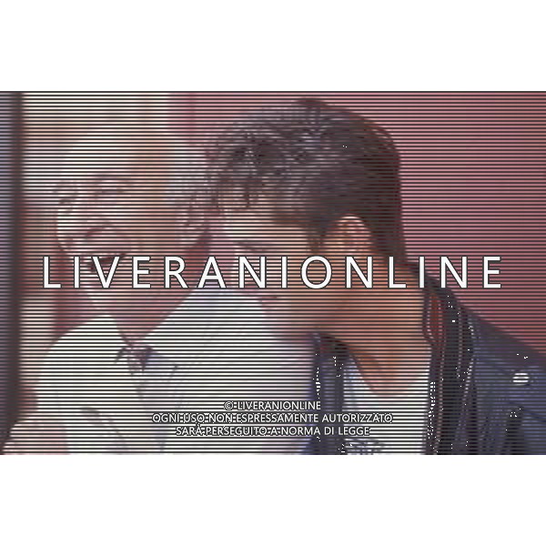 DIAP-RETROSPETTIVA GIULIANO MONTALDO REGISTA NELLA FOTO GIULIANO MONTALDO CON RUPERT EVERETT CAST DEL FILM“GLI OCCHIALI D\'ORO“ ANNO 1987 A VENEZIA FOTO DAVIDE MANDRINI-AG ALDO LIVERANI SAS