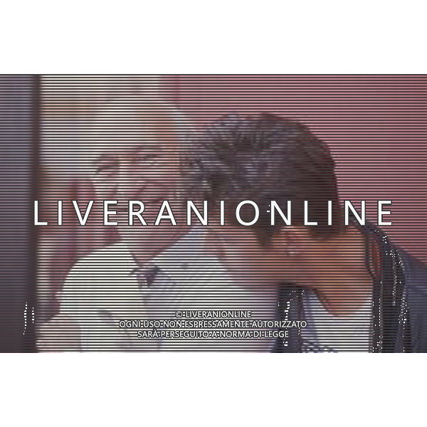 DIAP-RETROSPETTIVA GIULIANO MONTALDO REGISTA NELLA FOTO GIULIANO MONTALDO CON RUPERT EVERETT CAST DEL FILM“GLI OCCHIALI D\'ORO“ ANNO 1987 A VENEZIA FOTO DAVIDE MANDRINI-AG ALDO LIVERANI SAS