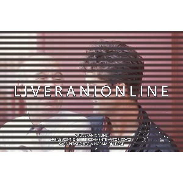 DIAP-RETROSPETTIVA GIULIANO MONTALDO REGISTA NELLA FOTO GIULIANO MONTALDO CON RUPERT EVERETT CAST DEL FILM“GLI OCCHIALI D\'ORO“ ANNO 1987 A VENEZIA FOTO DAVIDE MANDRINI-AG ALDO LIVERANI SAS