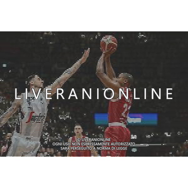 TVRG Olimpia Milano vs Virtus Bologna nella foto Devon Hall (Olimpia Milano) e sulla SX Achille Polonara (Virtus Bologna) EA7 Emporio Armani Milano vs Virtus Segafredo Bologna Assago (MI) 11-06-2024 Mediolanum Forum Playoff Campionato Serie A UnipolSai Gara 3 finale scudetto foto Roberto Garavaglia/Agenzia Aldo Liverani sas/AGENZIA ALDO LIVERANI SAS