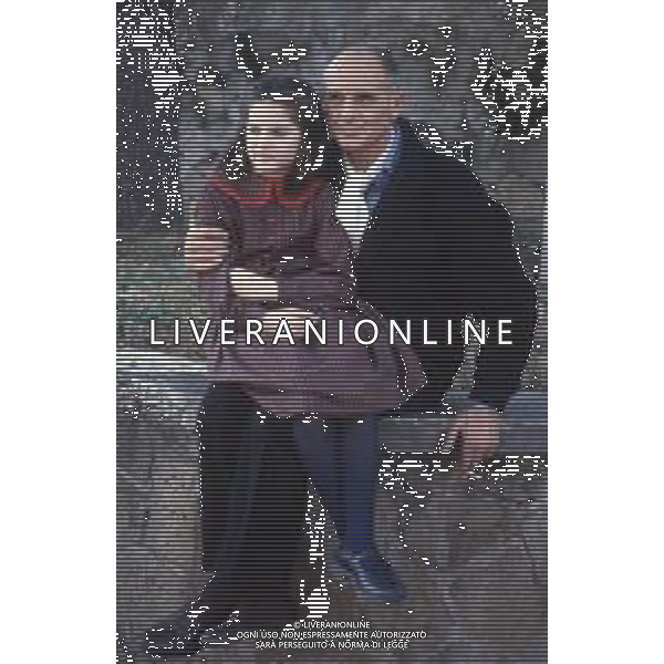 DIAP-RETROSPETTIVA PHILIPPE LEROY ATTORE NELLA FOTO PHILIPPE LEROY A ROMA CON LA FIGLIA CECILIA NELL\'ANNO 1987 AG ALDO LIVERANI SAS