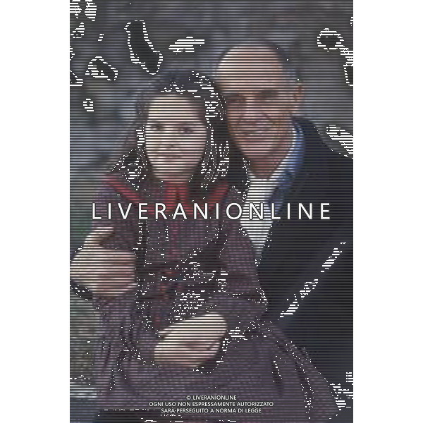 DIAP-RETROSPETTIVA PHILIPPE LEROY ATTORE NELLA FOTO PHILIPPE LEROY A ROMA CON LA FIGLIA CECILIA NELL\'ANNO 1987 AG ALDO LIVERANI SAS