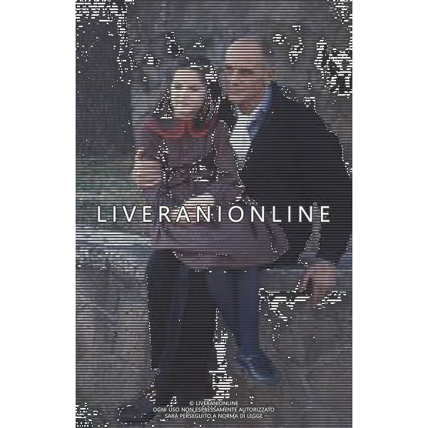 DIAP-RETROSPETTIVA PHILIPPE LEROY ATTORE NELLA FOTO PHILIPPE LEROY A ROMA CON LA FIGLIA CECILIA NELL\'ANNO 1987 AG ALDO LIVERANI SAS
