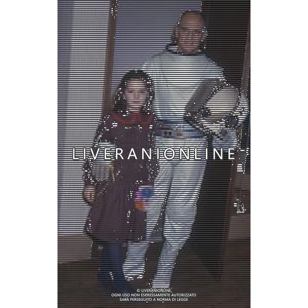 DIAP-RETROSPETTIVA PHILIPPE LEROY ATTORE NELLA FOTO PHILIPPE LEROY A ROMA CON LA FIGLIA CECILIA NELL\'ANNO 1987 AG ALDO LIVERANI SAS