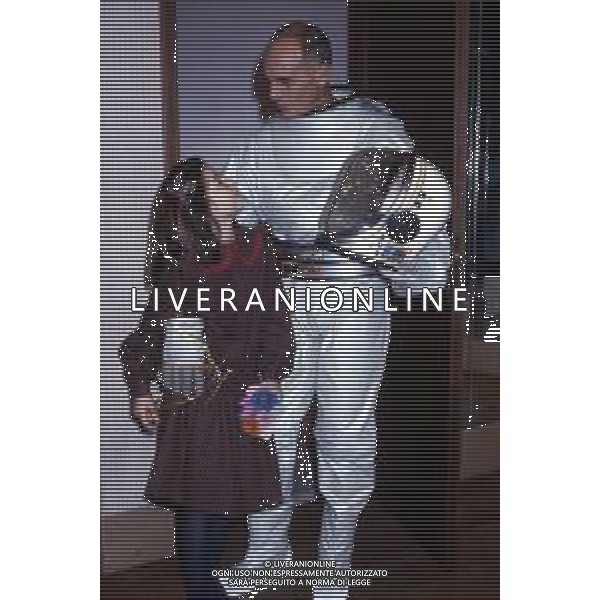 DIAP-RETROSPETTIVA PHILIPPE LEROY ATTORE NELLA FOTO PHILIPPE LEROY A ROMA CON LA FIGLIA CECILIA NELL\'ANNO 1987 AG ALDO LIVERANI SAS