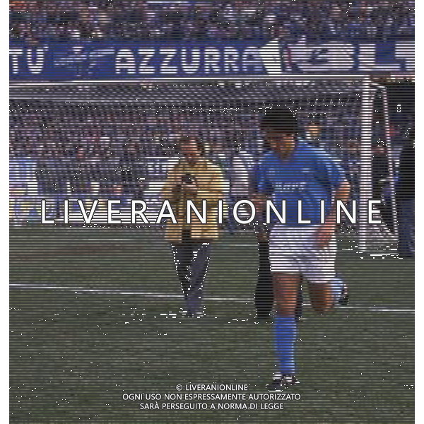 RETROSPETTIVA FERNANDO DE NAPOLI NELLA FOTO FERNANDO DE NAPOLI CON LA MAGLIA DEL NAPOLI AG ALDO LIVERANI SAS